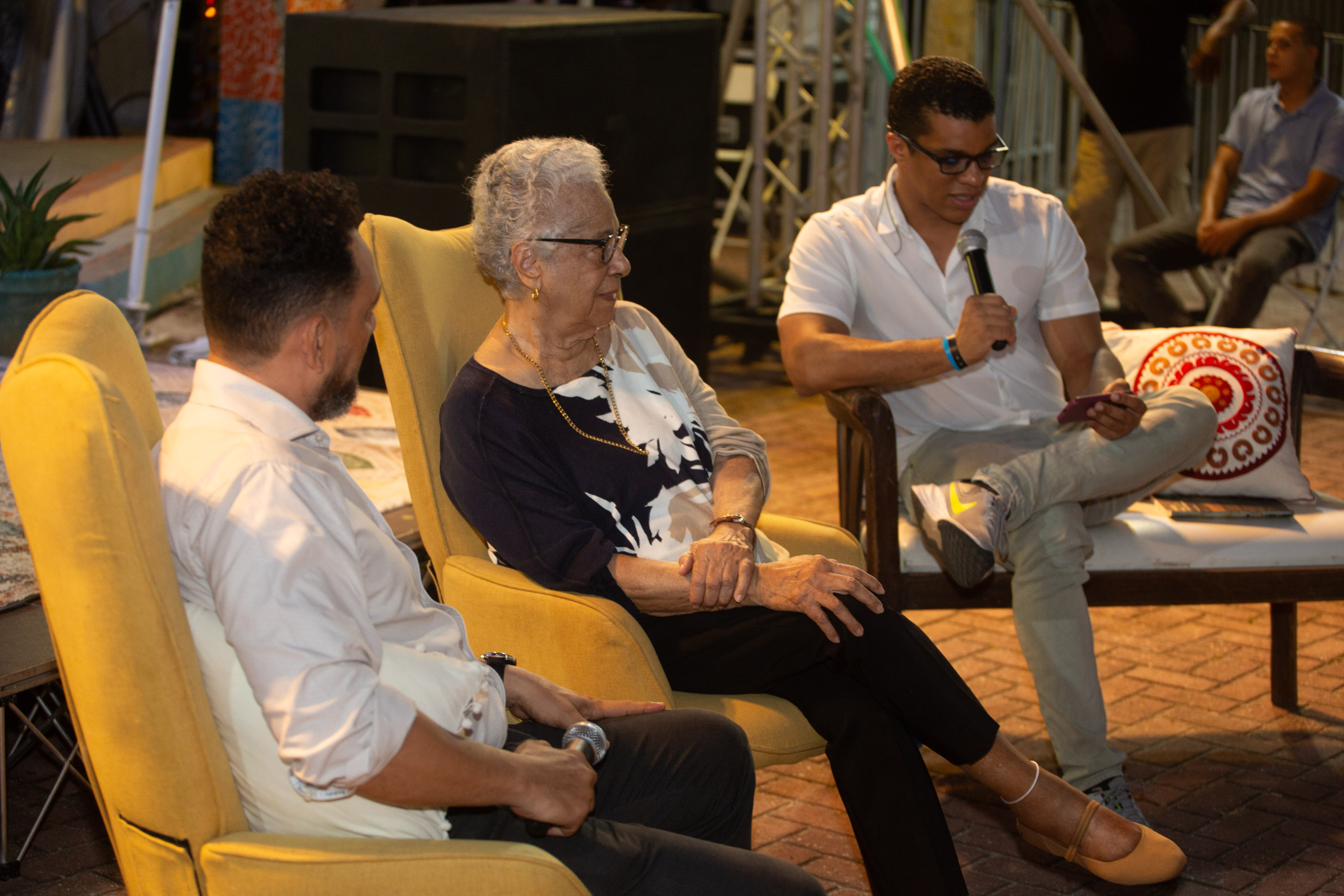 Miércoles 18/09/2024. La escritora Hazel Robinson presenta su novela "Da So E Go/ Así fue".