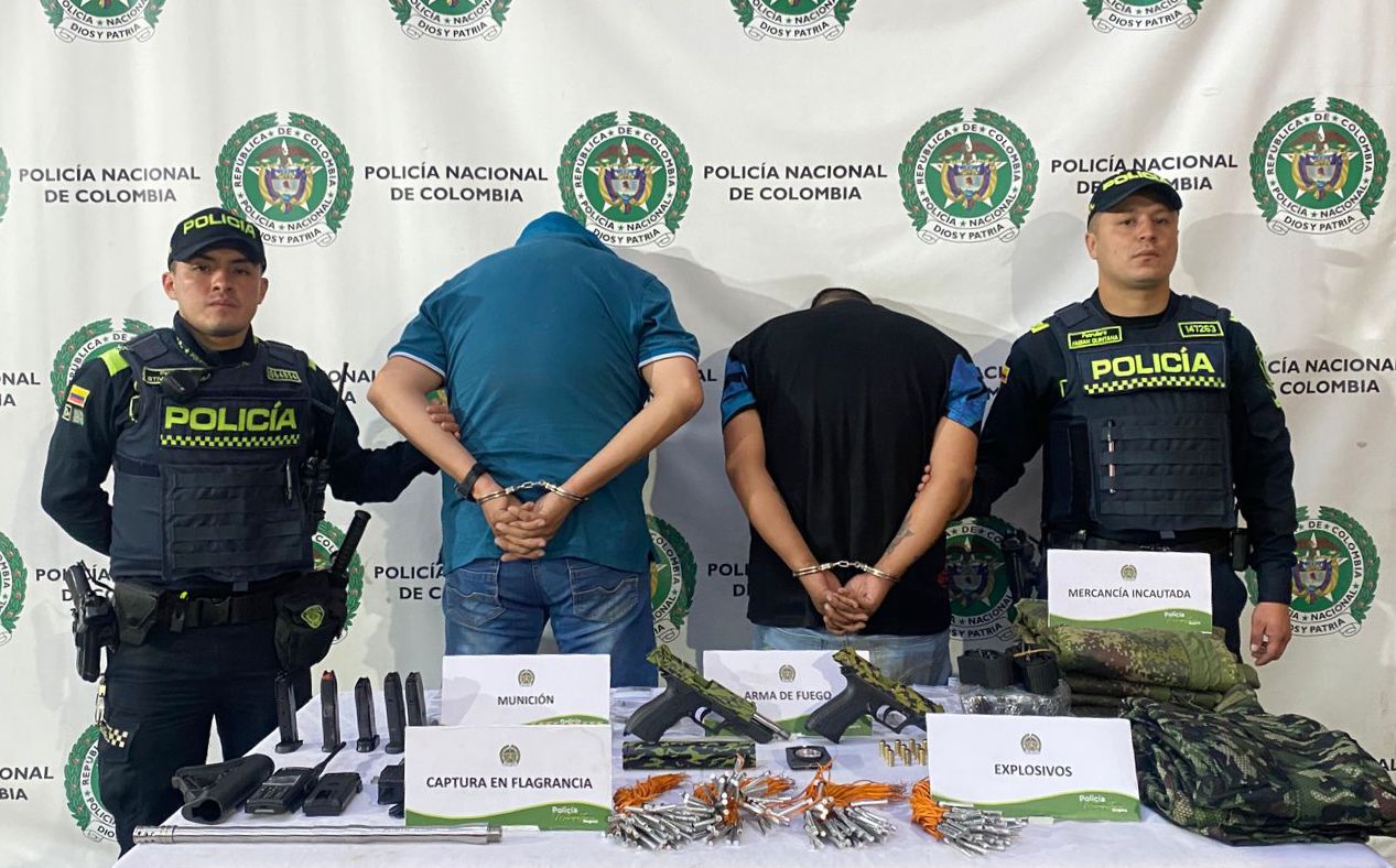 Cayeron en Puente Aranda: dos hombres fueron capturados transportando material de guerra