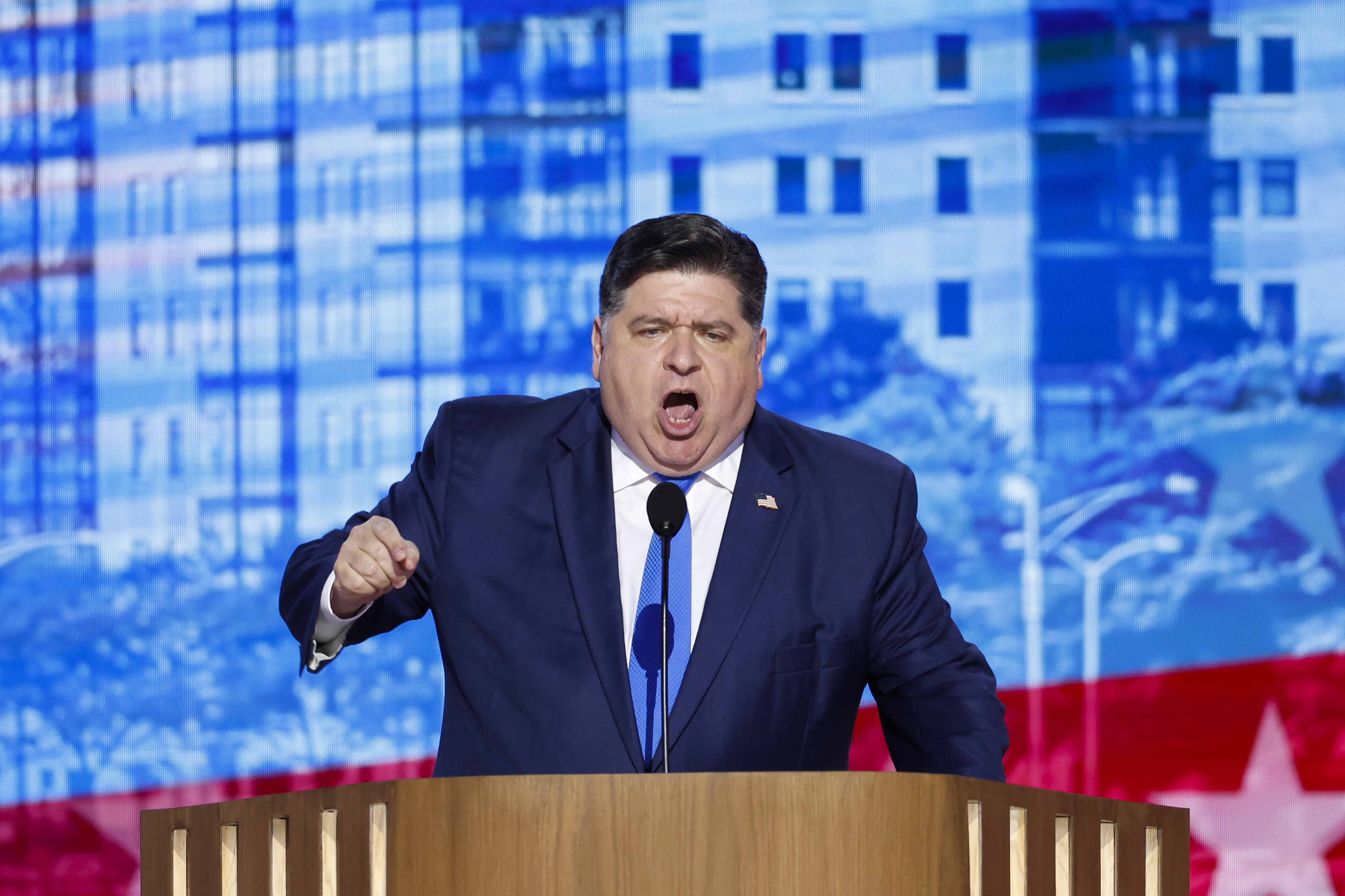 Chicago (United States), 20/08/2024.- Governor of Illinois J. B. Pritzker speaks on the second night of the Democratic National Convention (DNC) at the United Center in Chicago, Illinois, USA, 20 August 2024. The 2024 Democratic National Convention is being held 19 to 22 August 2024 in which delegates of the United States' Democratic Party will vote on the party's platform and ceremonially vote for the party's nominees for president and vice president, Vice President Kamala Harris and Governor Tim Walz of Minnesota, for the upcoming presidential election. (Estados Unidos) EFE/EPA/CAROLINE BREHMAN