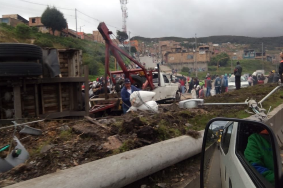 Se mantiene cierre en la vía Villavicencio-Bogotá