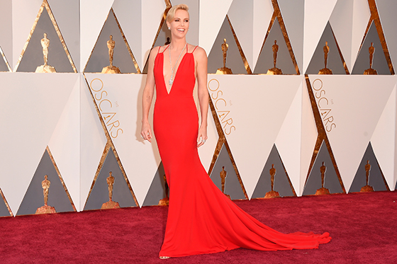 Charlize Theron comienza la promoción de ‘El cazador y la reina del hielo’