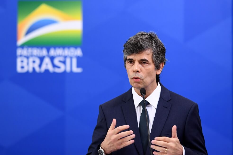 El oncólogo Nelson Teich presentó su renuncia 28 días después de asumir el cargo. / AFP