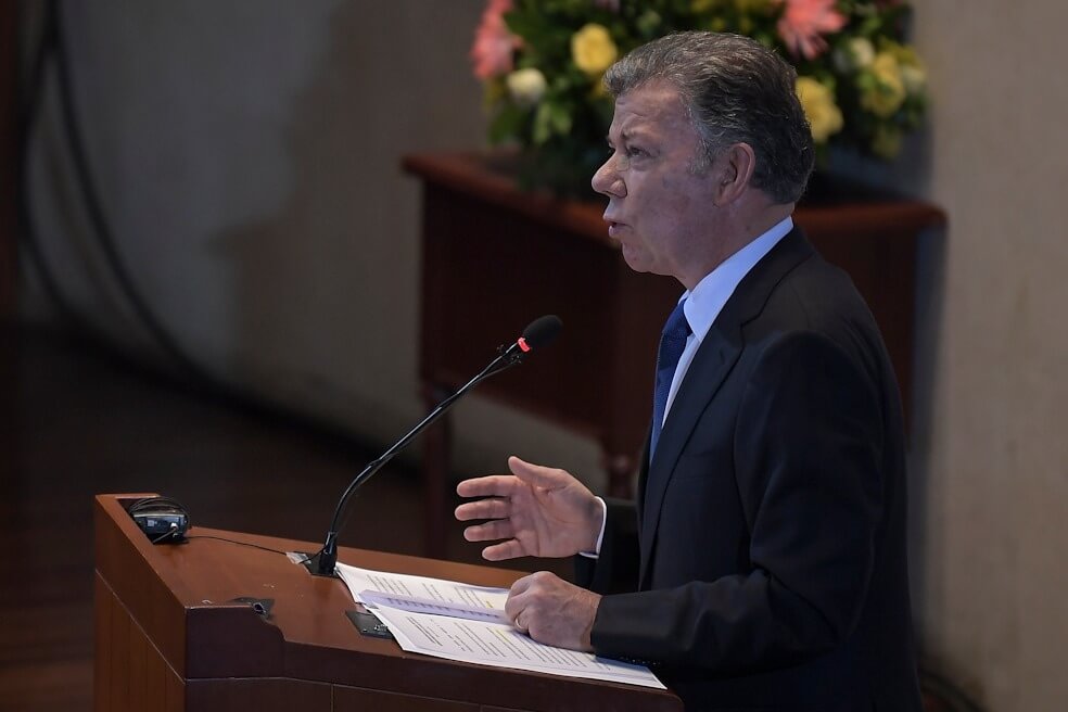 Expresidente Santos: “Sería un error retomar la aspersión con glifosato”