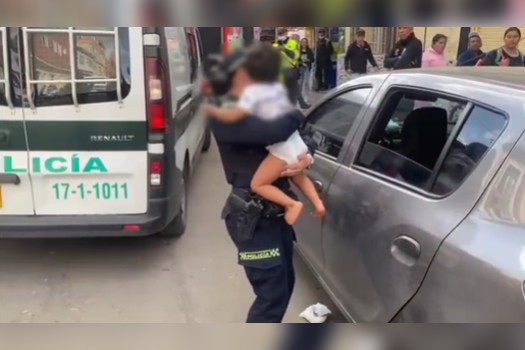 Rescatan a menor de dos años que duró más de siete horas encerrado en un carro