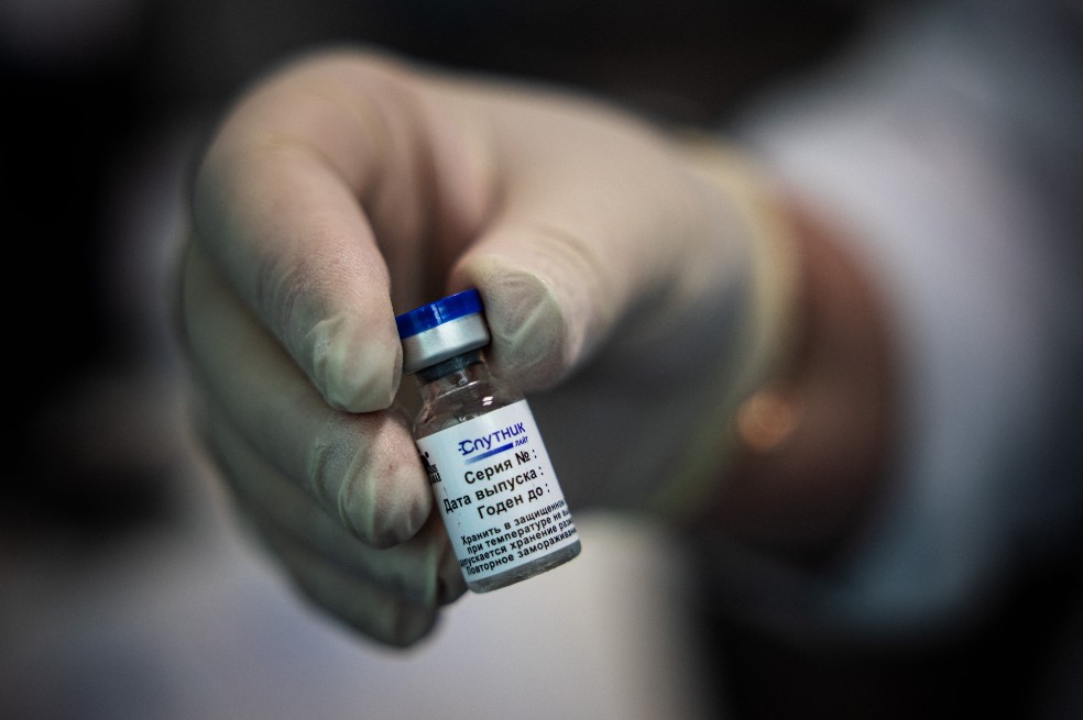 Resultados del ensayo de fase III, publicados en febrero, sugirieron que es 91,6% eficaz para prevenir la infección sintomática por COVID-19 y 100% eficaz para infecciones graves.
