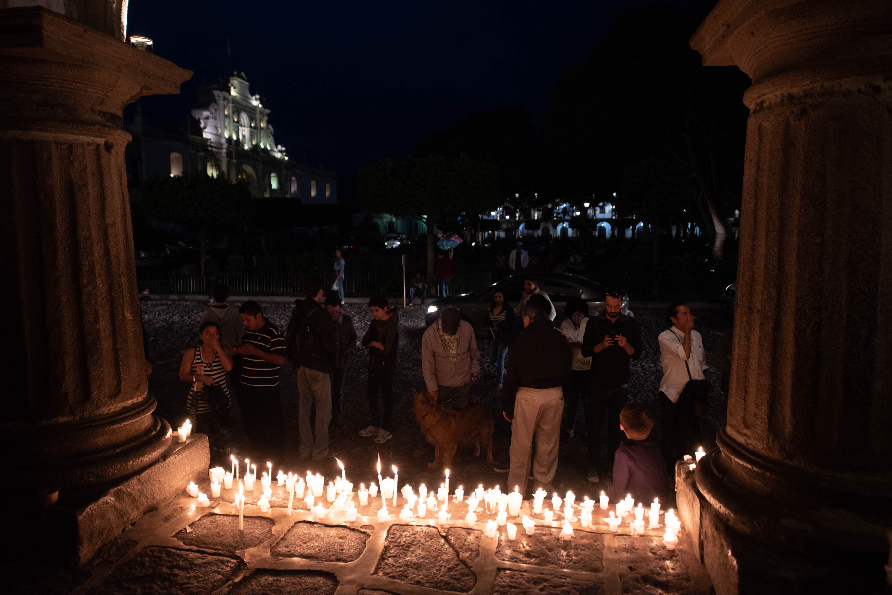 Guatemaltecos piden renuncia de su presidente por «incapacidad» para atender emergencia