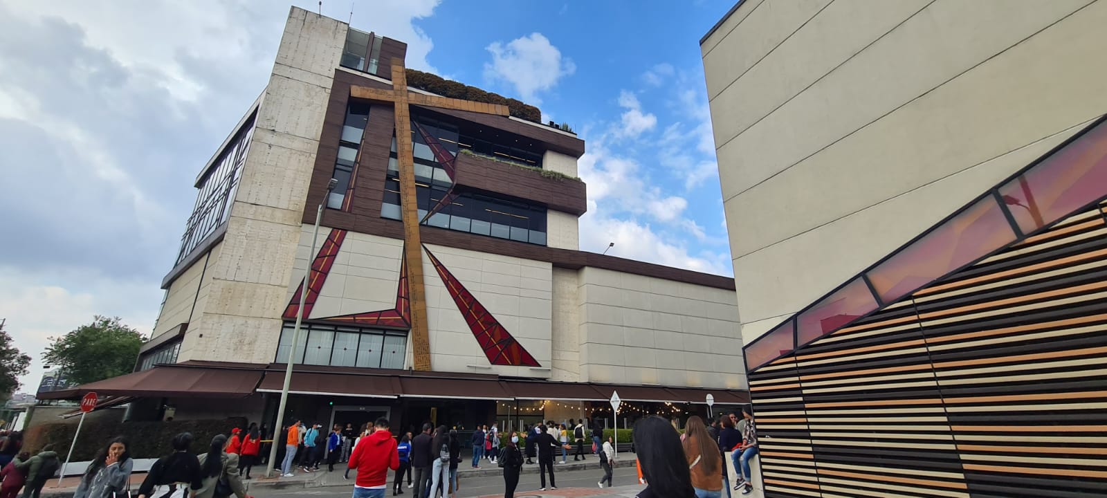 La sede principal de la iglesia "El lugar de su presencia" queda en el barrio La Castellana, en Bogotá.