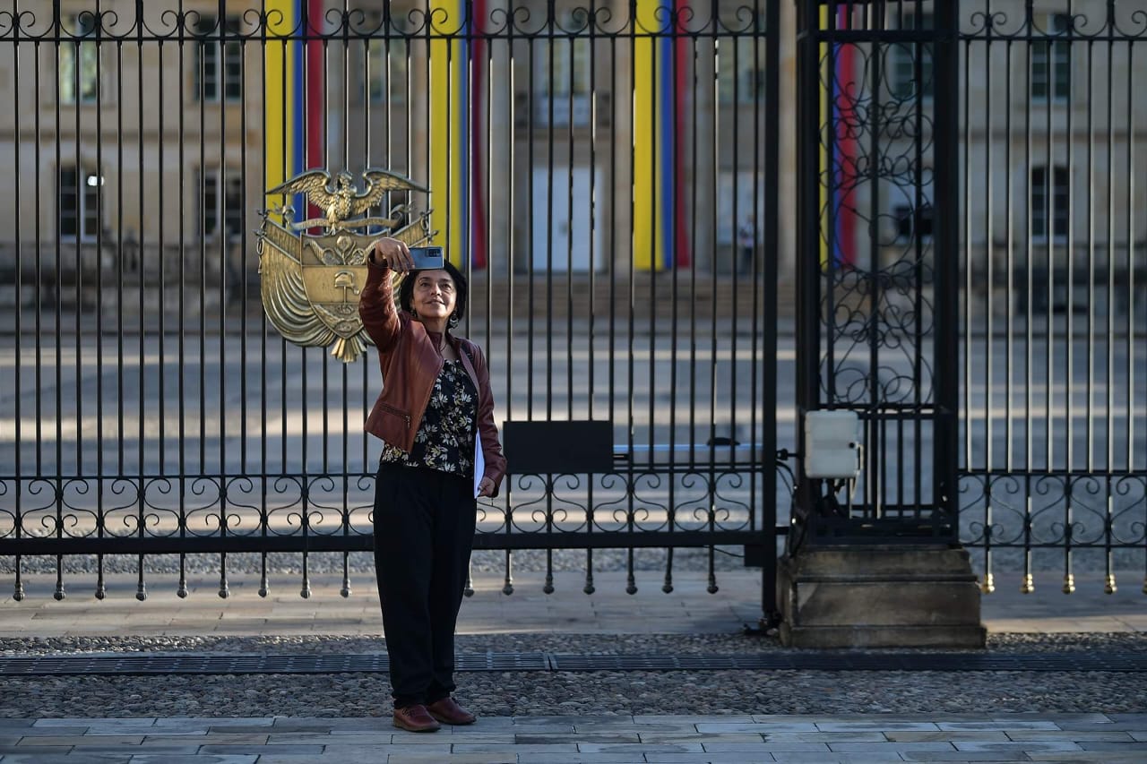 En el lugar se puede ver el relevo de la guardia presidencial en horas de la tarde. Los miércoles y viernes a las 2:30 p.m. y los domingos a las 3:00 p.m.