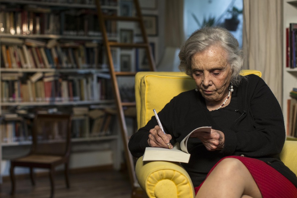 Elena Poniatowska: “El periodismo te come, es como una droga”