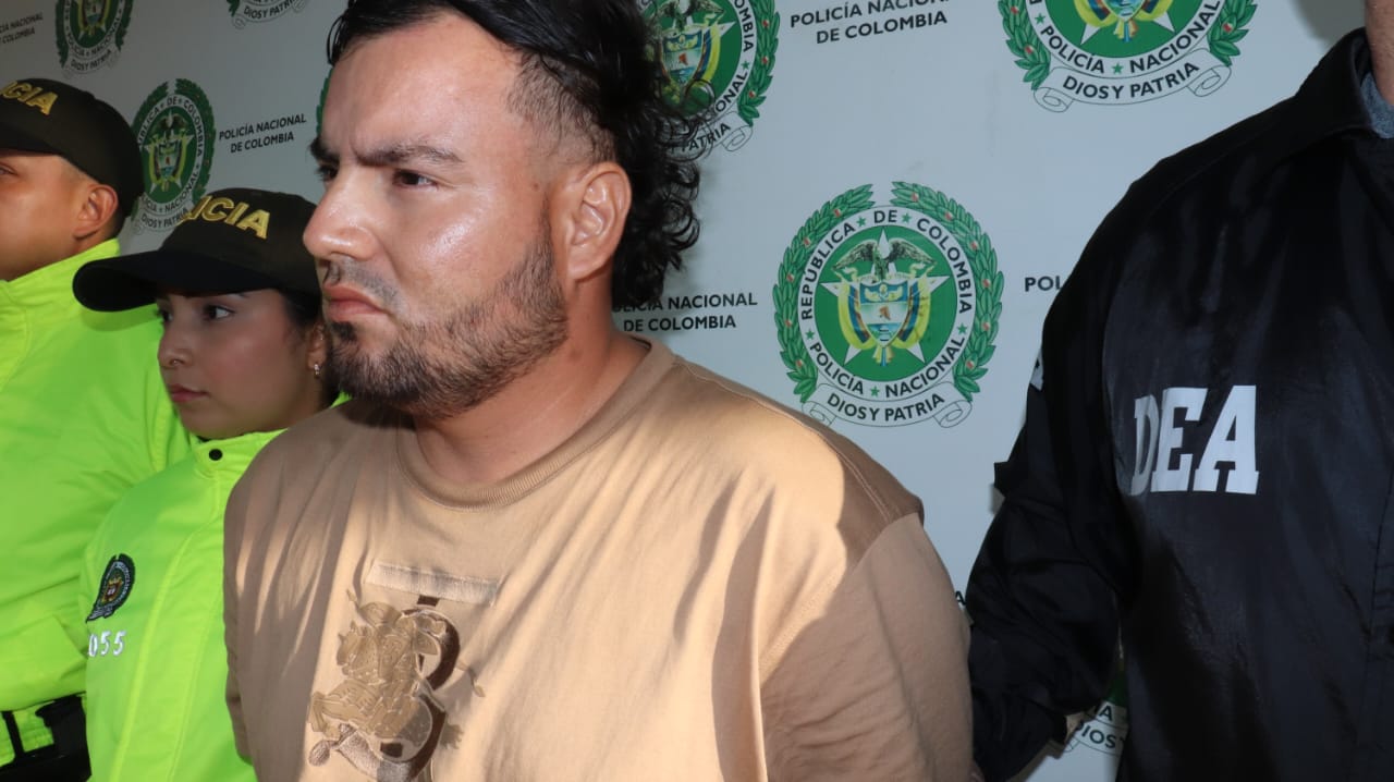 El hombre, según las autoridades, es el esposo de la hermana de Chiquito Malo, líder del Clan del Golfo. Las investigaciones de la Policía sostienen que sería uno de los encargados de las finanzas del grupo armado.