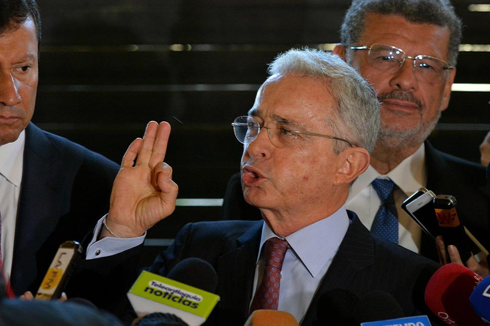 “Uribe no le pidió a nadie que sobornara a ningún testigo”, dice abogado del senador