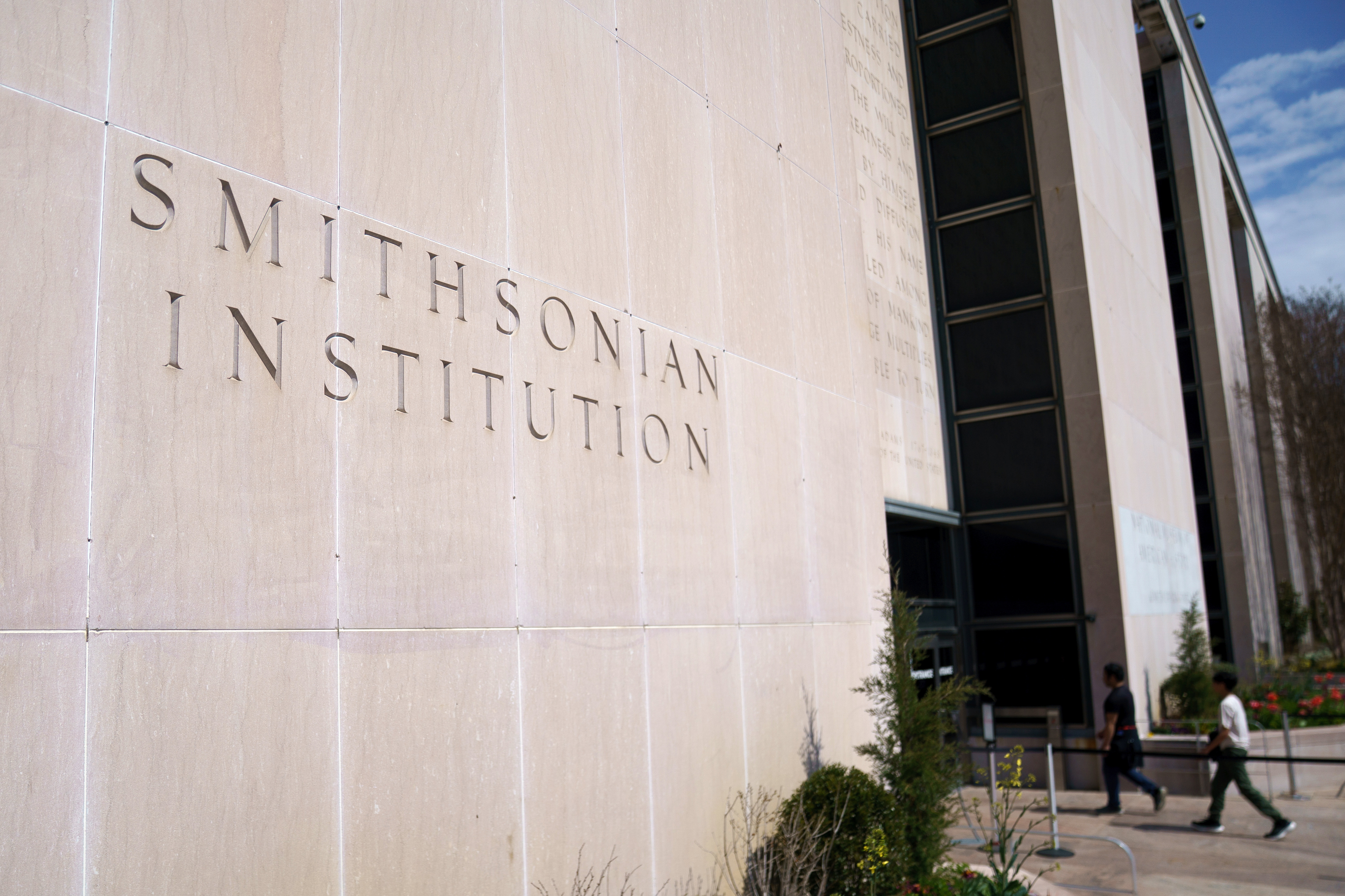 WASHINGTON (United States), 28/03/2025.- Exterior view of the Smithsonian National Museum of American History in Washington, DC, USA, 28 March 2025. US President Trump signed an executive order directing the Smithsonian institute's museums and centres to "eliminate improper, divisive, or anti-American ideology”. EFE/EPA/WILL OLIVER