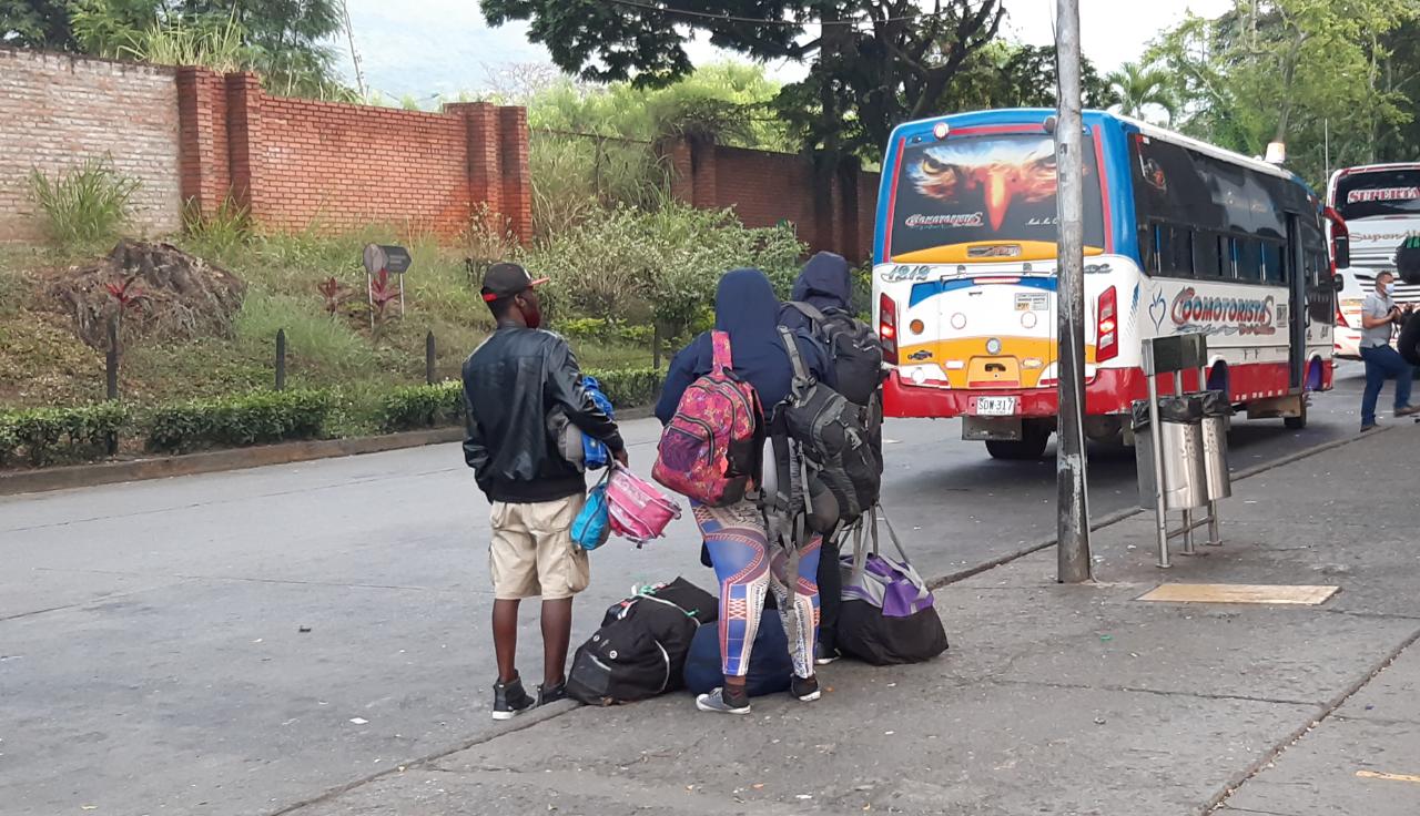 Más de 200 migrantes atrapados en Cali salieron hacia Medellín