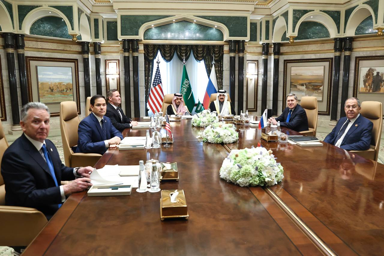 Rusia y Estados Unidos se encaminan a normalizar relaciones y hablaron de Ucrania