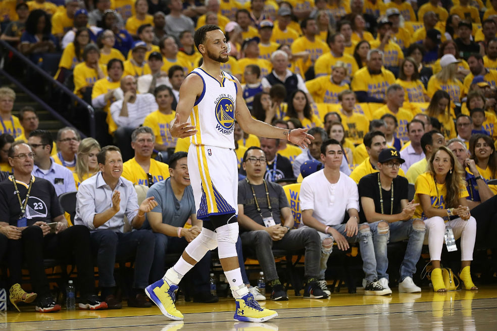 Warriors ganan su primer partido de semifinal de conferencia