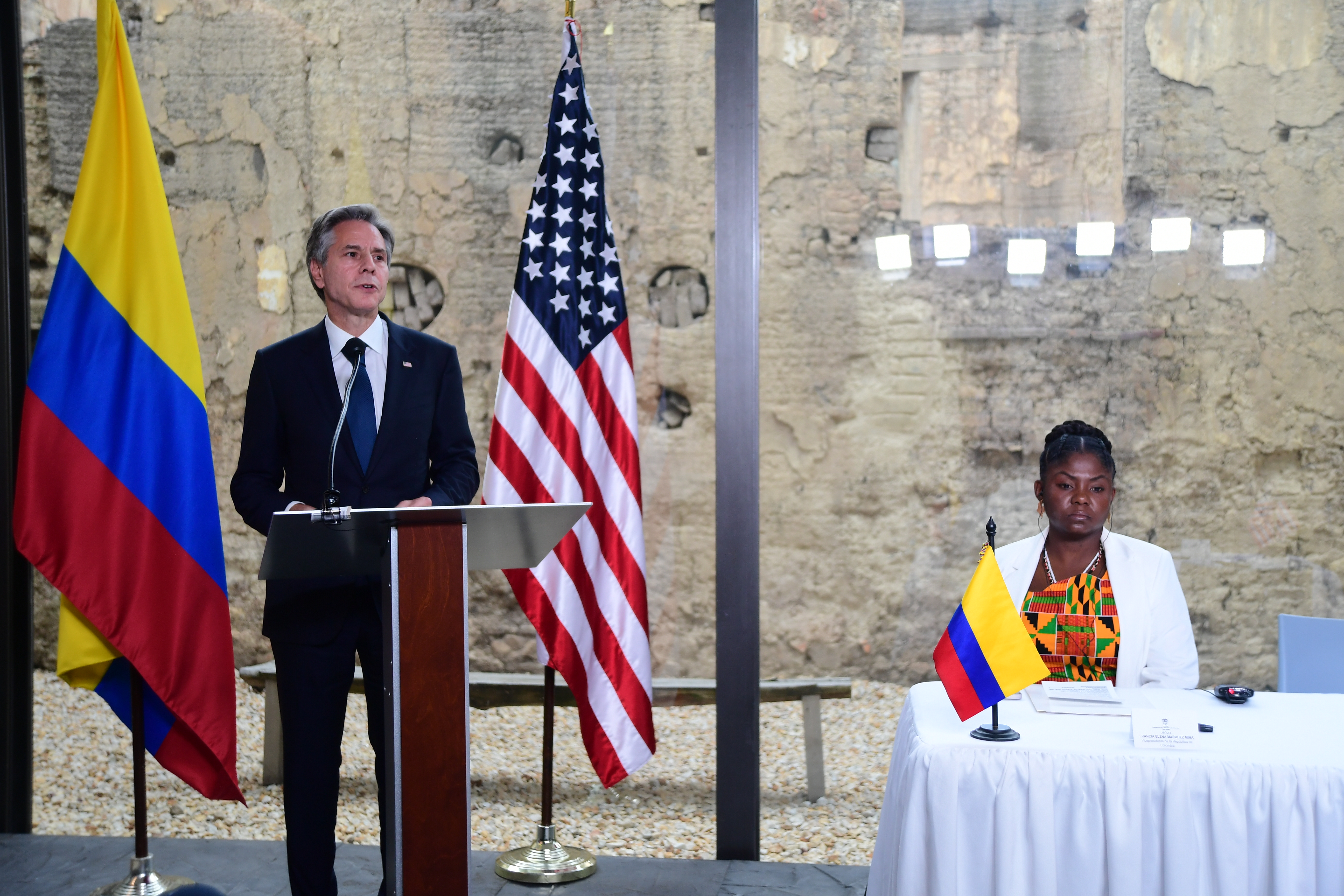 Secretario de Estado de los Estados Unidos durante su visita a Colombia en compañía de la vicepresidenta Francia Márquez durante la ratificación del capítulo étnico del acuerdo de paz.