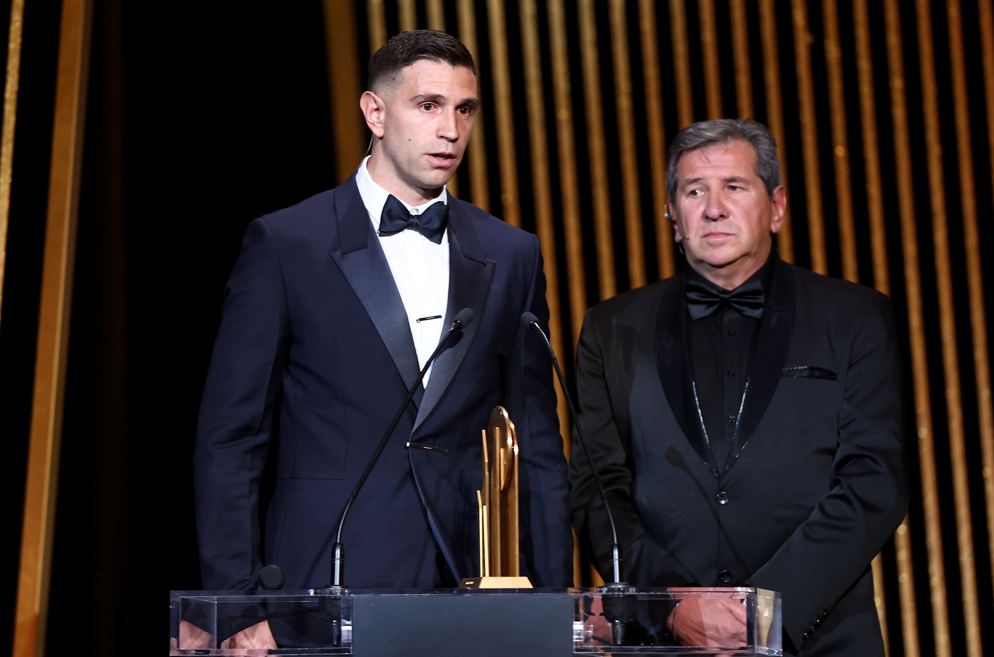 Dibu Martínez fue abucheado en plena ceremonia del Balón de Oro, ¿por qué?