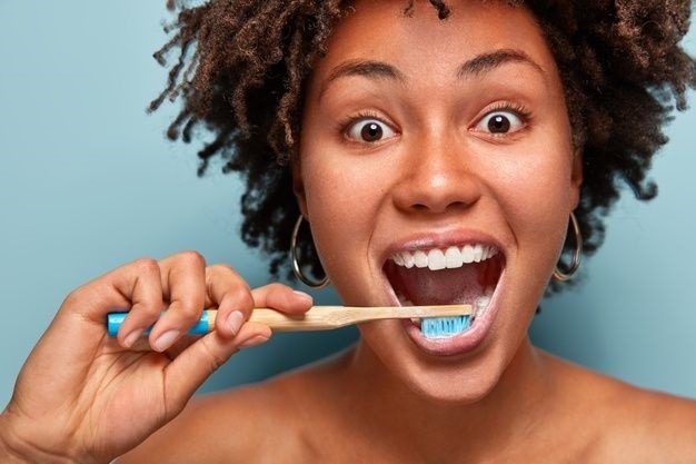 Paso a paso para blanquear de forma correcta y segura los dientes con bicarbonato