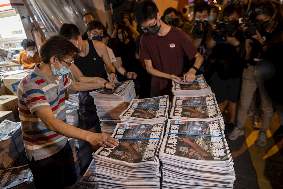 Detienen al redactor jefe del periódico prodemocrático Apple Daily en Hong Kong