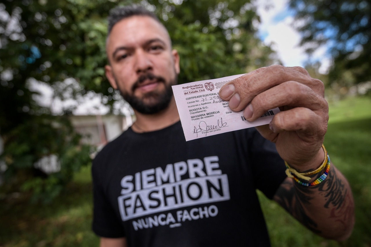 Votó por primera vez, de las armas a las urnas