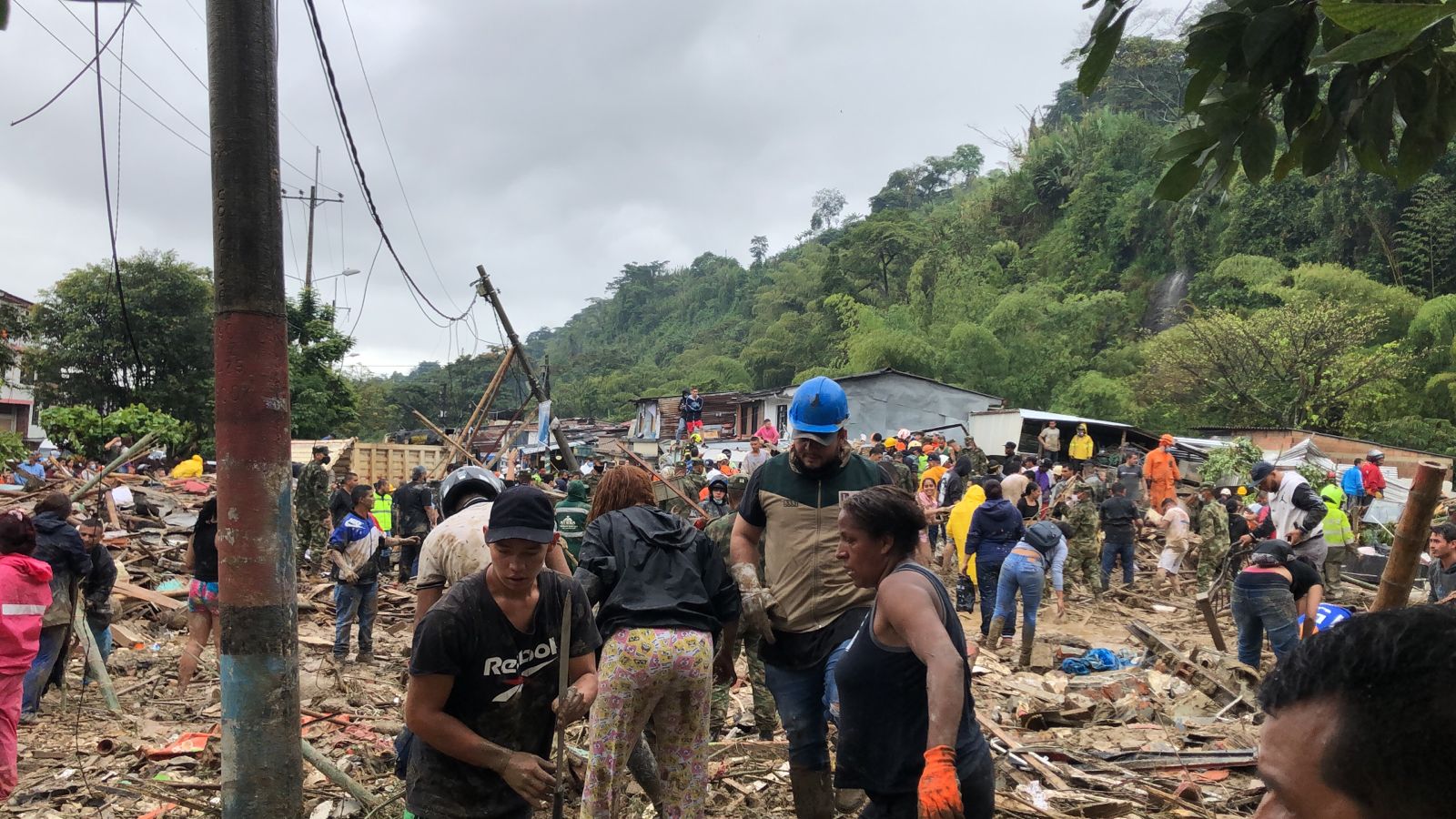 En fotos: así avanza la búsqueda de víctimas tras  derrumbe en Pereira