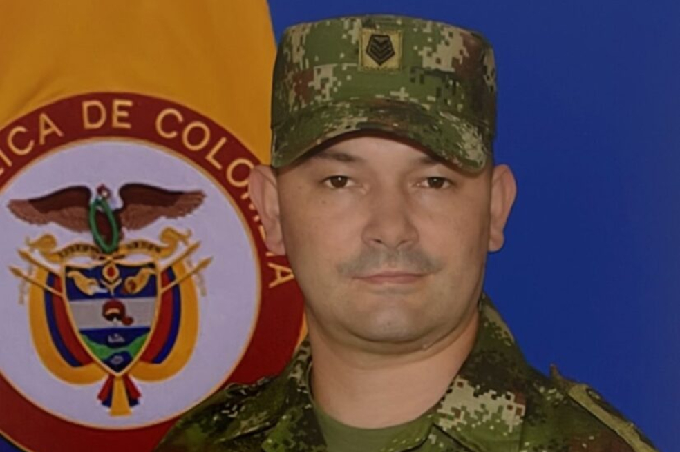 Encuentran dentro de una tula y atado a sargento que había desaparecido