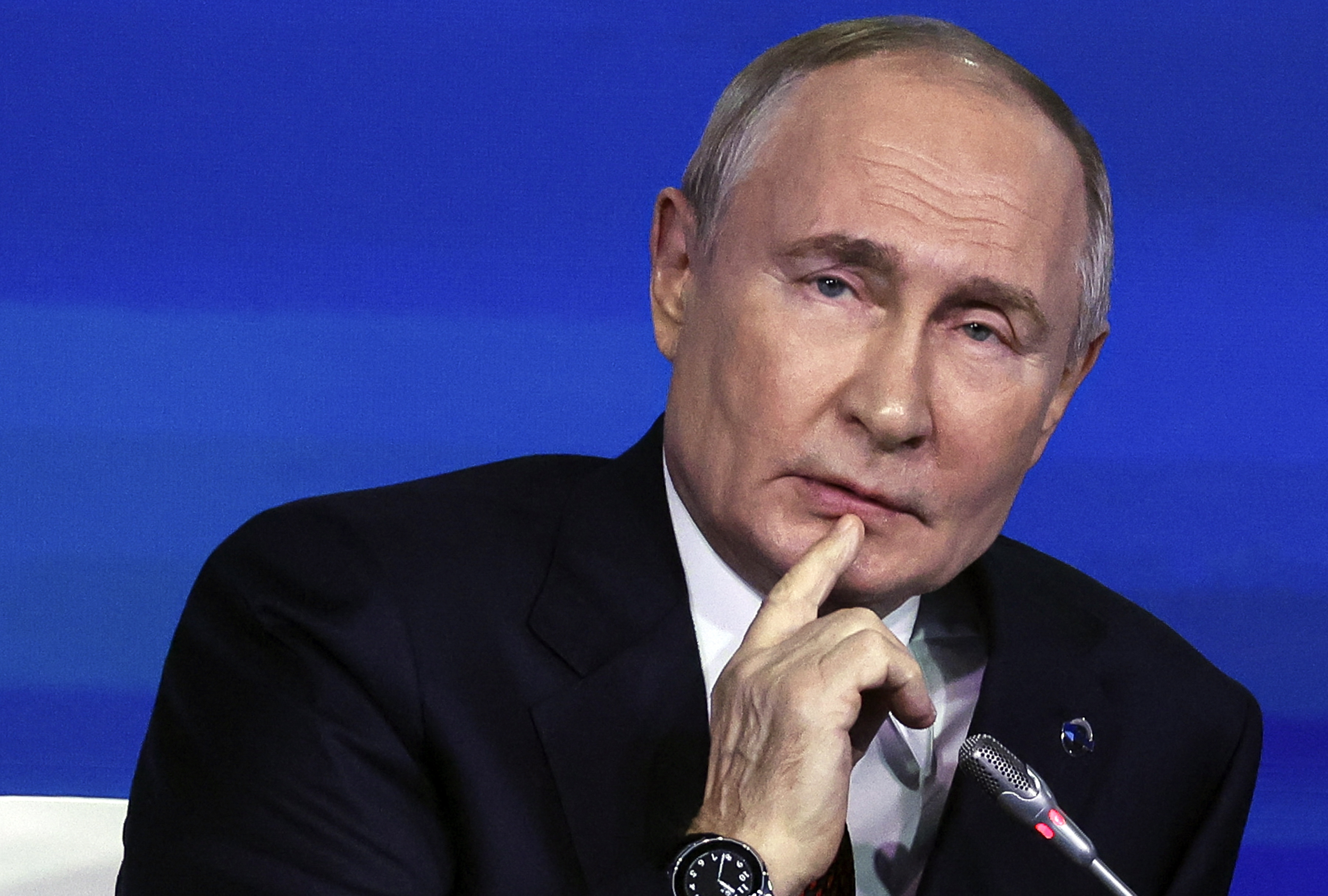 Refugiados rusos piden a Putin que acabe con la “maldita guerra” contra Ucrania