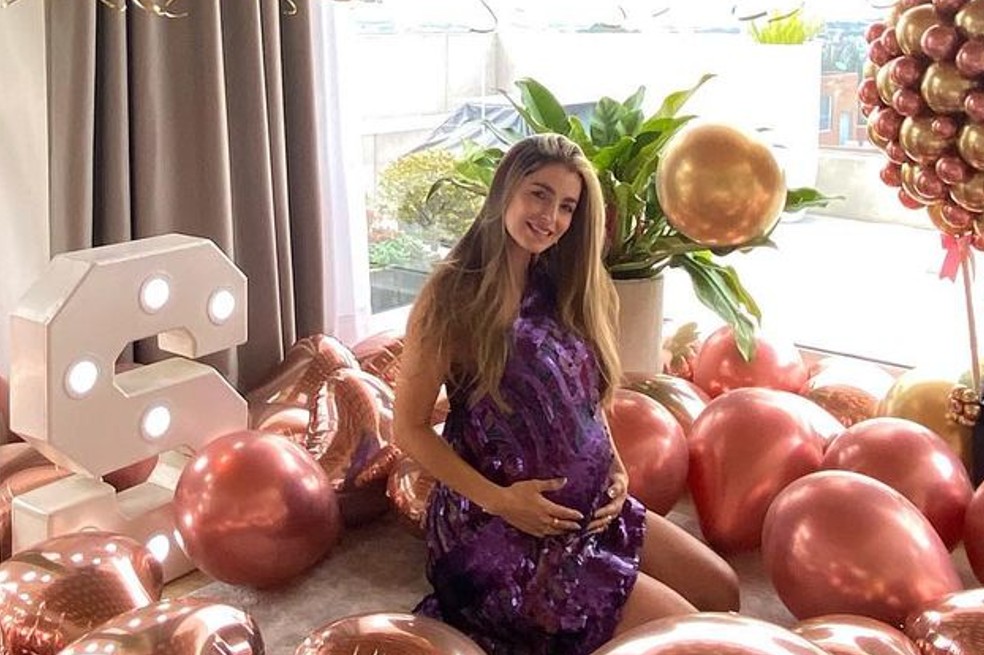 La famosa presentadora celebró su cumpleaños #38 y su colega, Iván Lalinde no dudó en felicitarla, pero le dejó un ‘halón de orejas’. Aquí te contamos por qué.