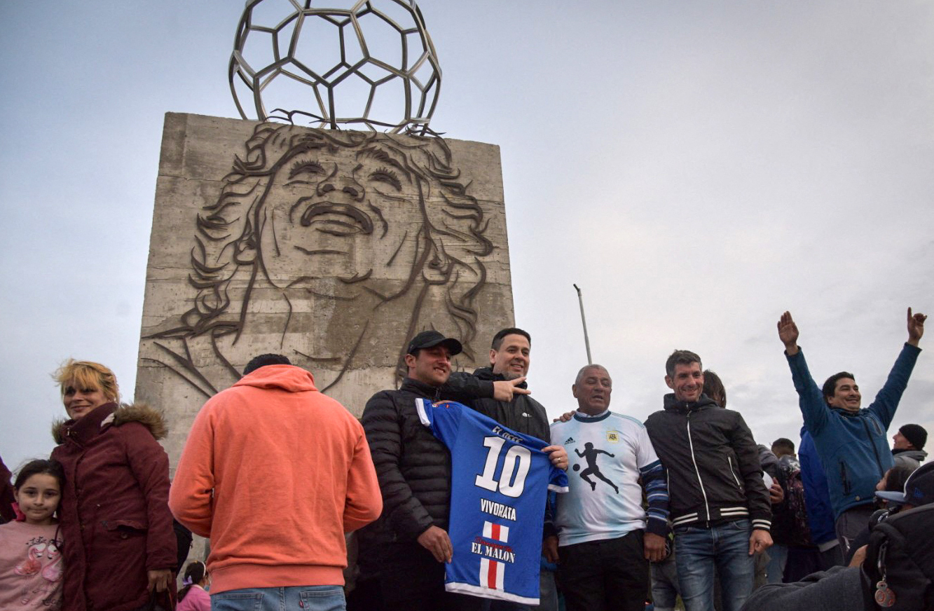 Diego Maradona: el monumento revelado al 10 en Santa Clara del Mar, Buenos Aires