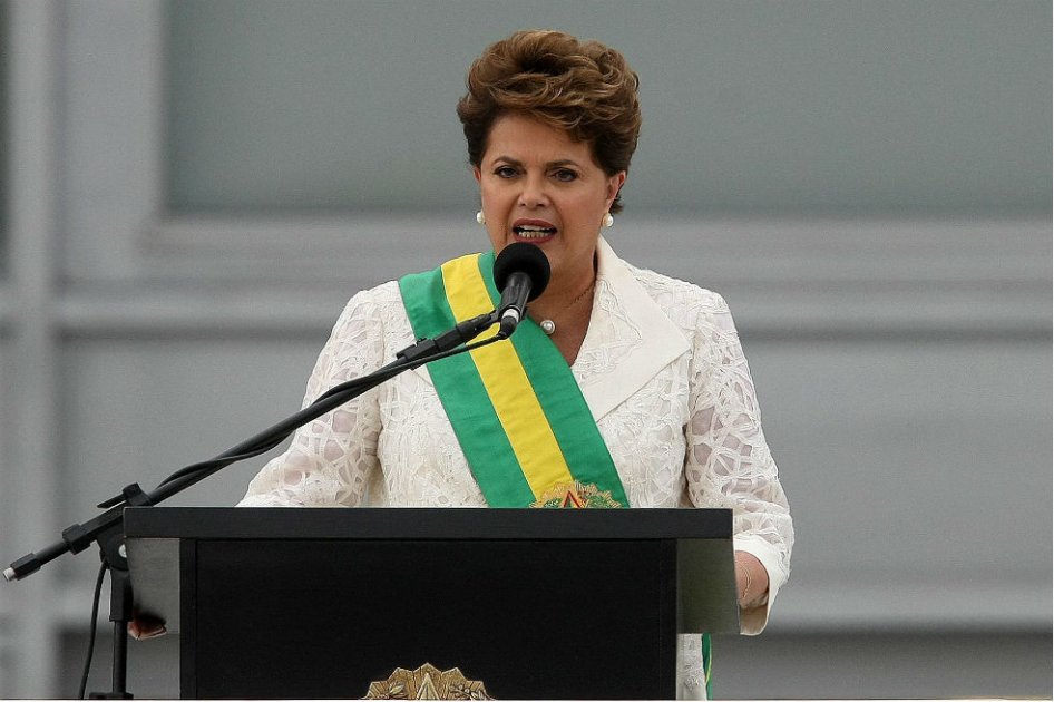 Dilma Rousseff advierte que no va «a caer»