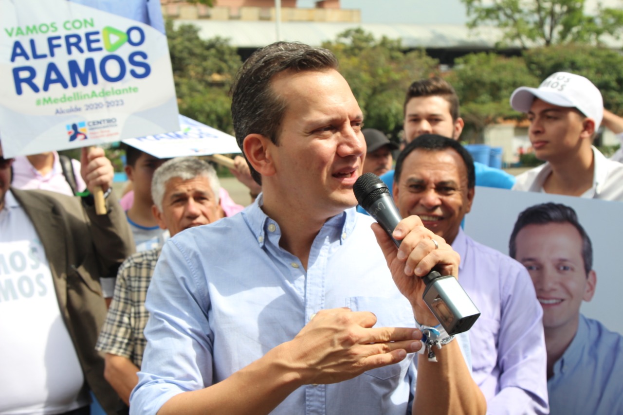 Alfredo Ramos Maya inscribió su candidatura a la Alcaldía de Medellín