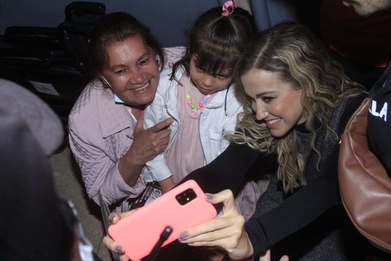 Fanny Lu compartiendo con sus fans.