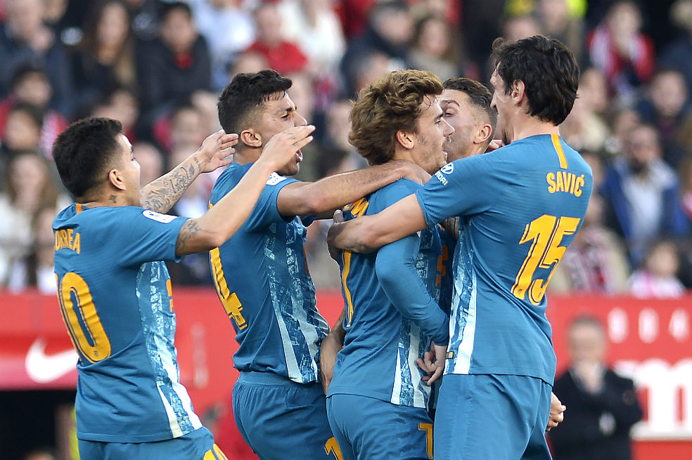 Sevilla y Atlético empataron en un duelo vital por seguirle la estela al Barcelona