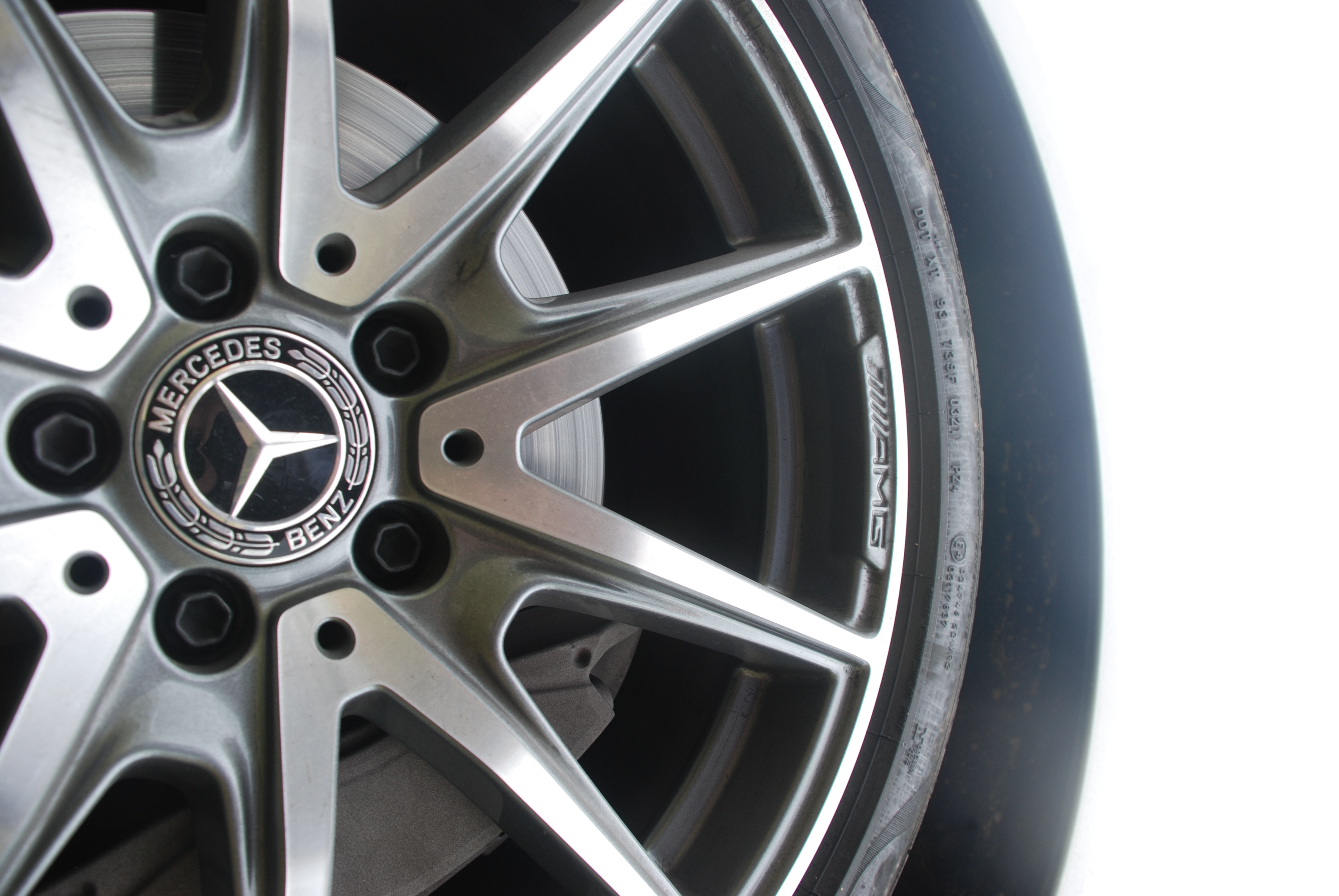 Mercedes-Benz empezará a producir baterías eléctricas en 2024