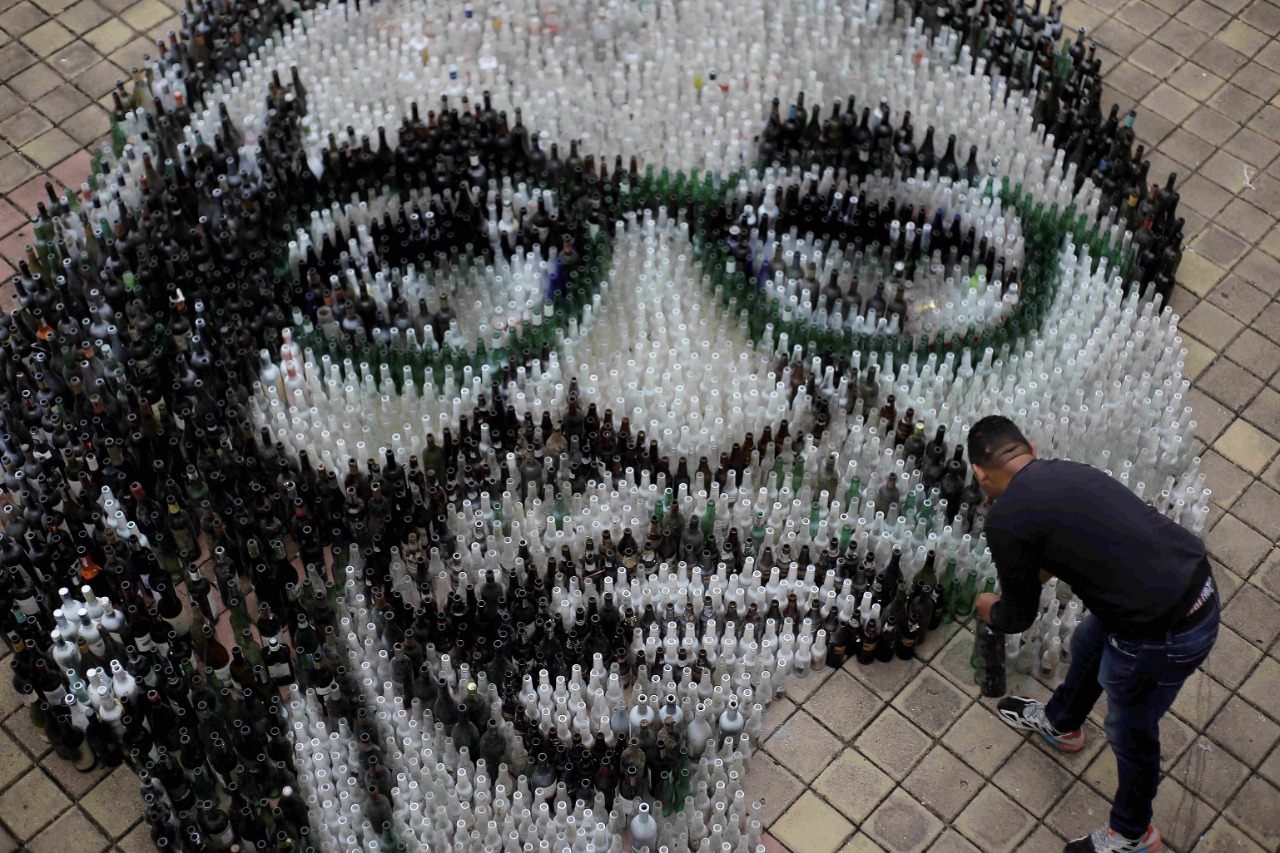 García Márquez y el singular homenaje en vidrio que recibió en Colombia