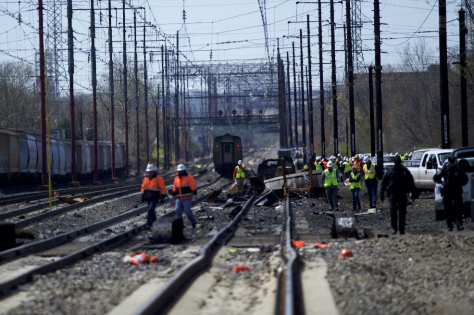 Dos muertos tras choque de tren con una excavadora en EE.UU.