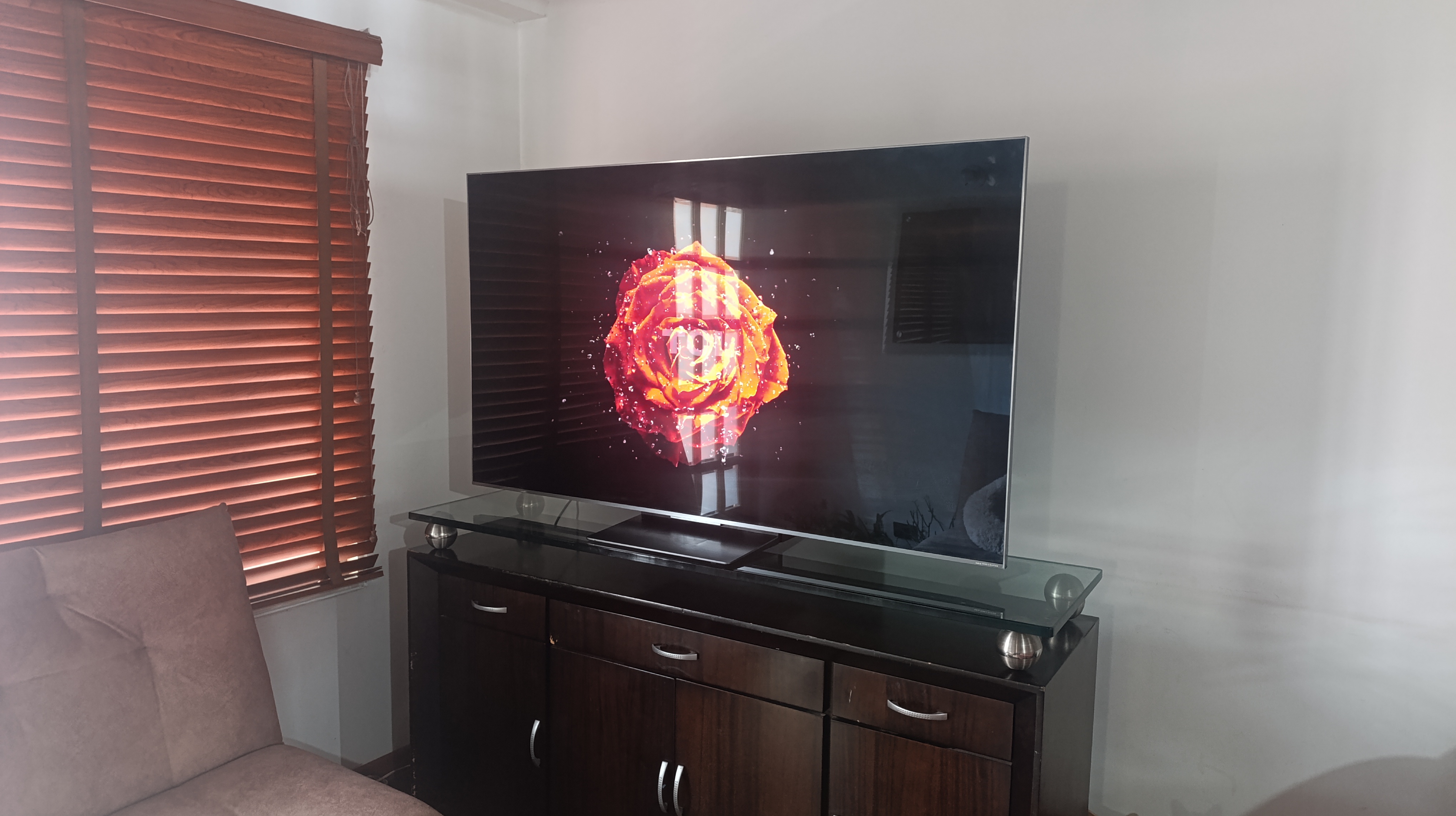 Probamos el televisor TCL C8K con tecnología QD-Mini LED: ¿vale la pena?