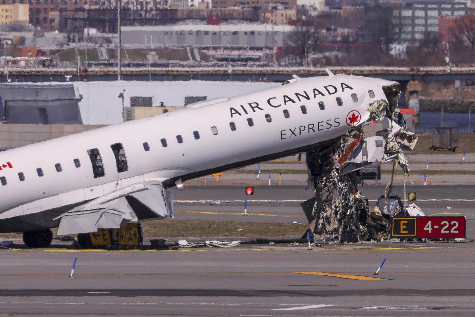 En audio, controlador aéreo lamentó “meter la pata” en el accidente de avión de Air Canada