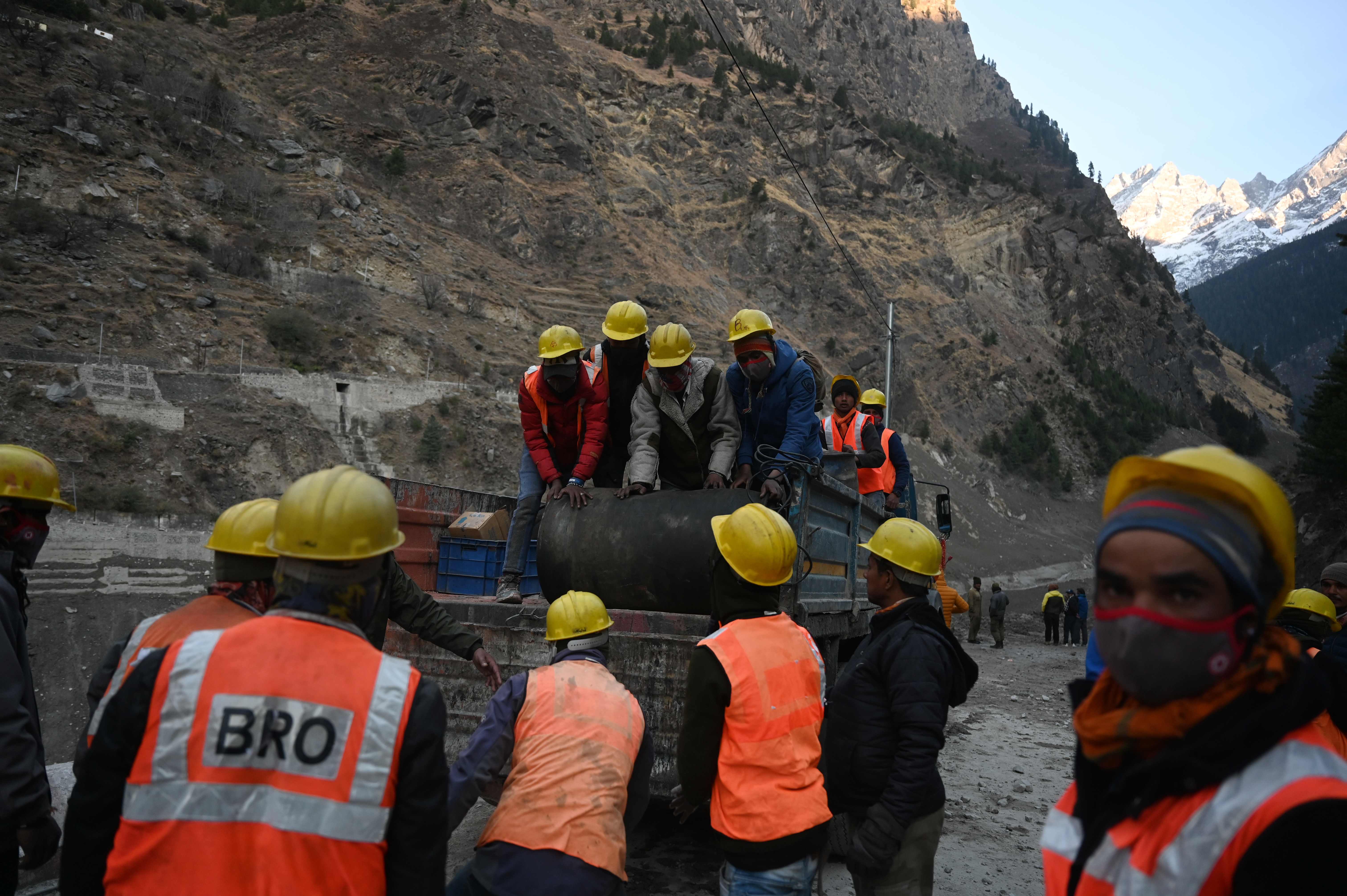 Al menos 19 muertos y 200 desaparecidos en India por rotura de glaciar en el Himalaya