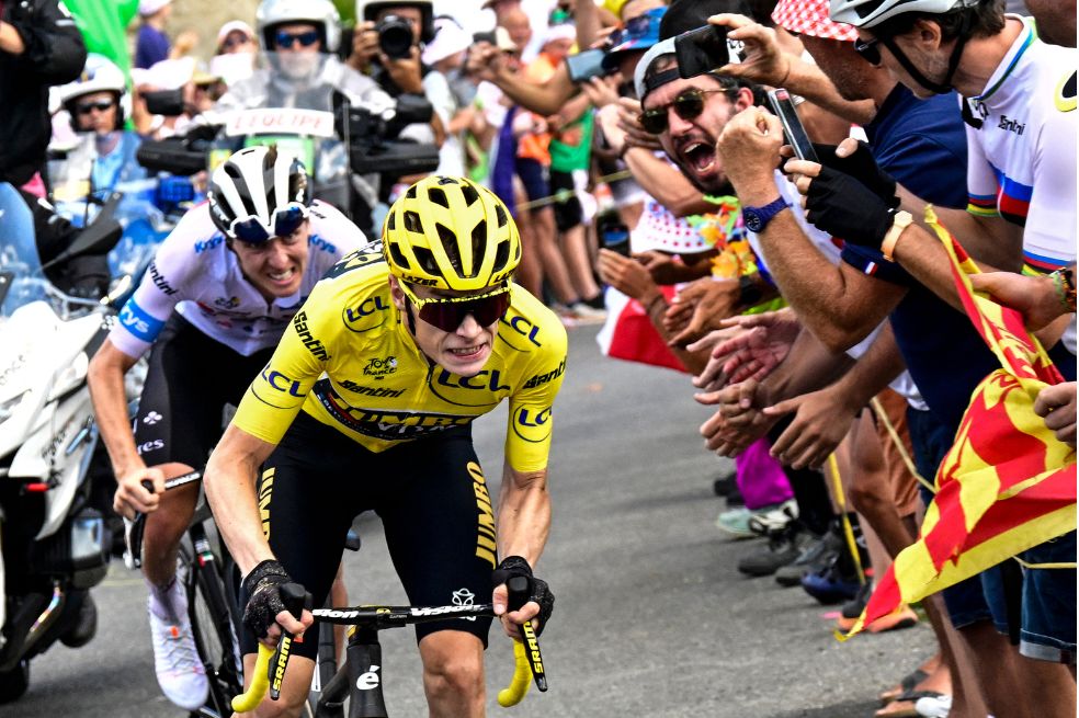 Polémica en el Tour de Francia: moto paró ataque de Pogacar y benefició a Vingegaard