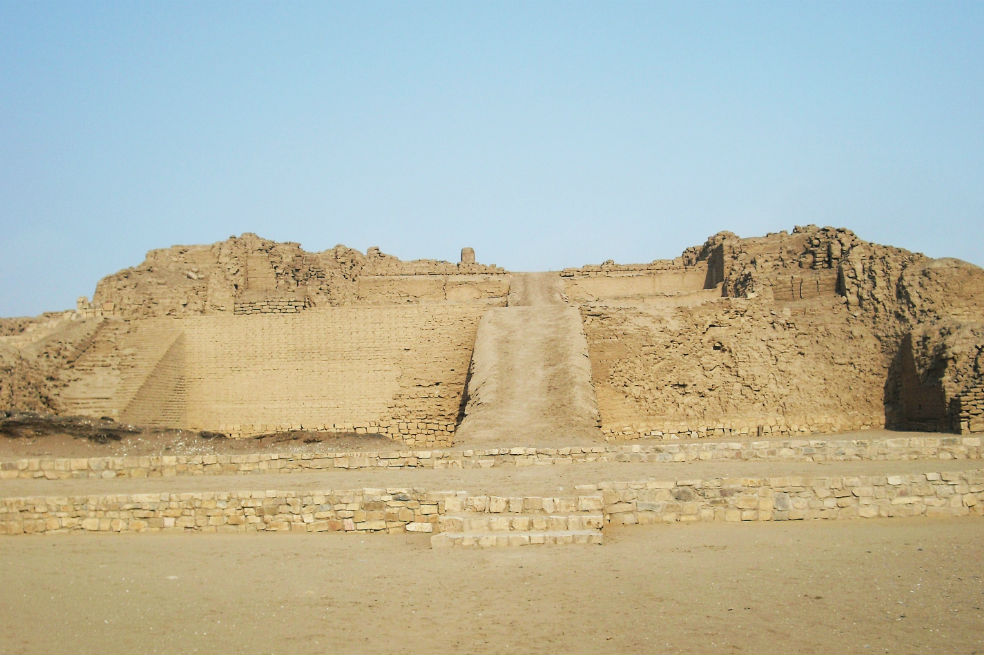 Valle de Pirámides de Perú revela su pasado inca con hallazgo de 24 entierros