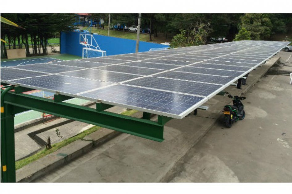 Gustavo Petro entregó el primer colegio con sistema de energía solar en Bogotá