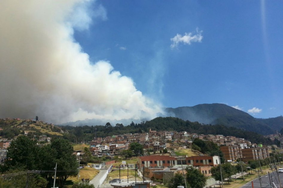Centro de Bogotá en alerta por incendio en cerros orientales