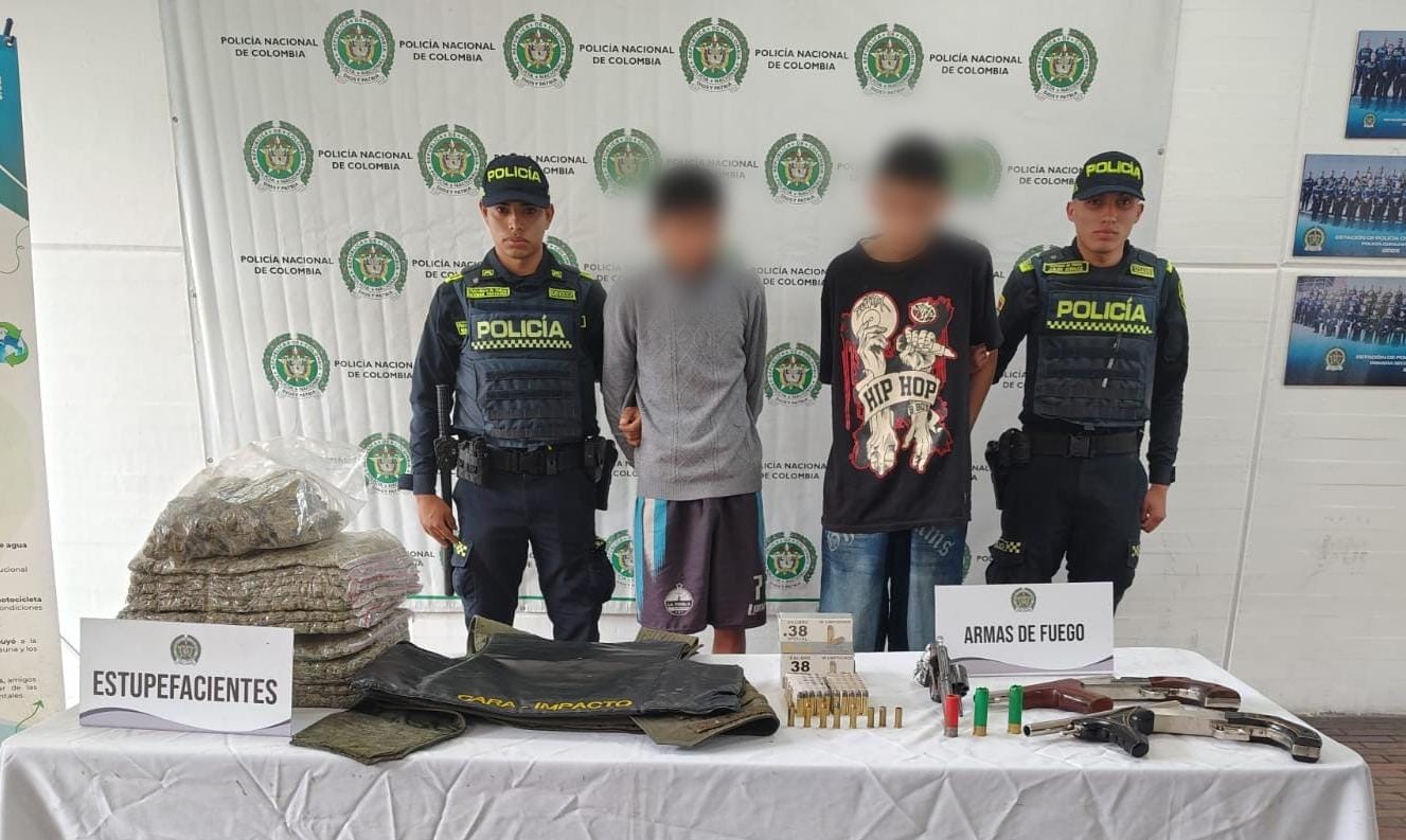 Allanamiento en Ciudad Bolívar dejó dos capturados y el decomiso de armas y drogas