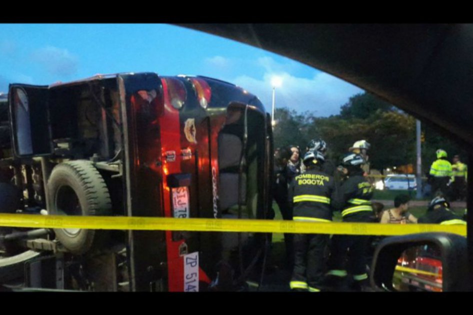 Grave accidente de colectivo en el barrio La Esmeralda, en Bogotá