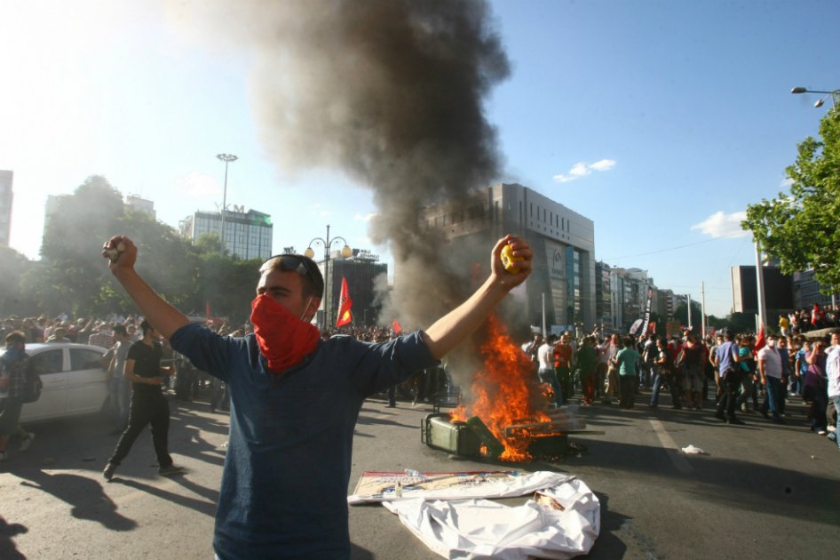 UE pide diálogo y el fin de las violentas protestas en Turquía