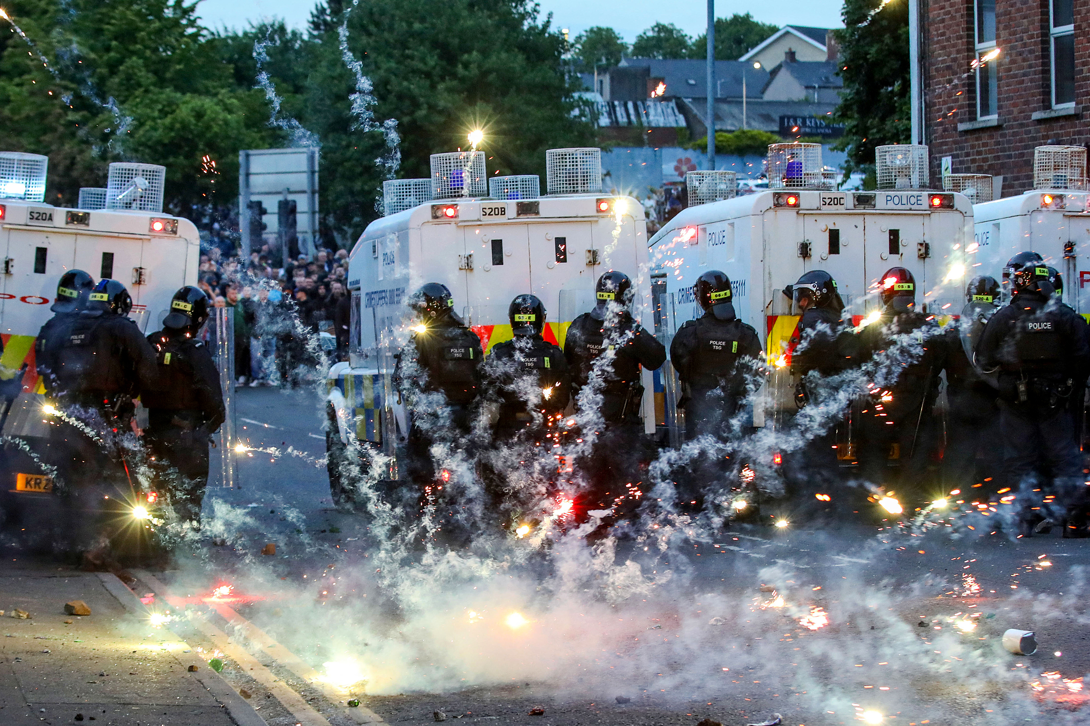 Irlanda del Norte: enfrentamientos con la policía dejan al menos 22 heridos