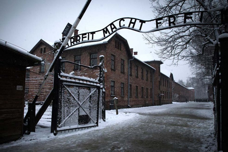 Líder judío queda encerrado en Auschwitz y genera polémica