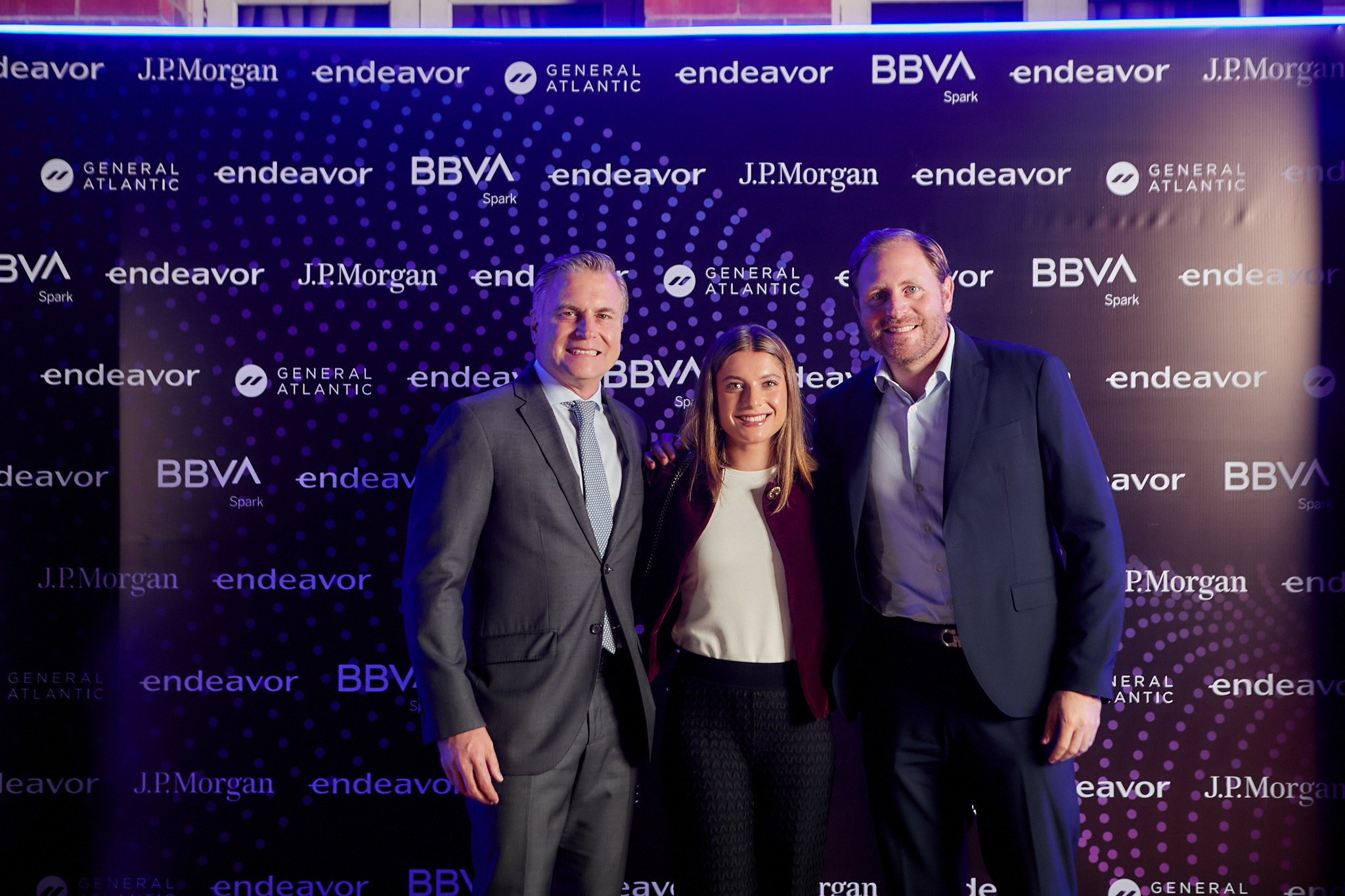 Andrés Albán, Gabriela Albán y Mauricio Hoyos ganaron en Trayectoria Emprendedora.