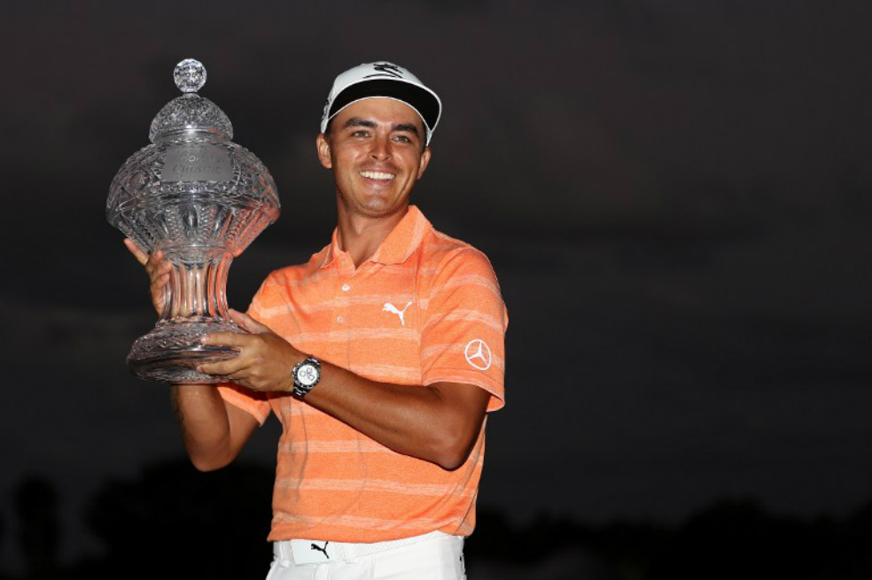 Fowler lidera el Campeonato de la PGA tras primera jornada, Woods sufre